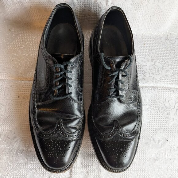Vintage Black Leather Wingtip Shoes Size 11 EU 44 Cat's Paw Heels - Picture 2 of 10